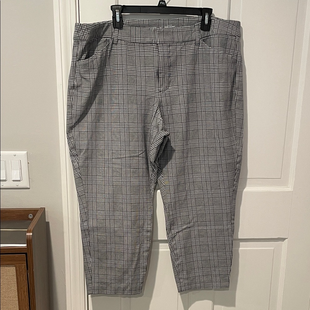 Old Navy Black and White Checkered Pants